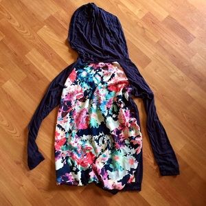 Lightweight hooded floral maternity shirt